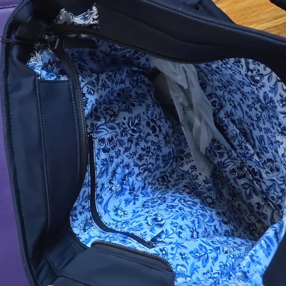 Vera Bradley "Classic Navy" Utility Tote - Picture 4 of 5